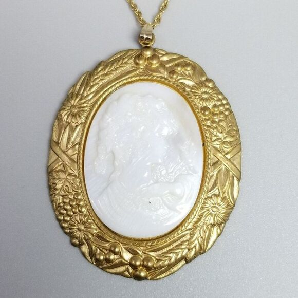 Vintage White Cameo Pendant in Oval Gold Tone Frame, Gold Filled Chain Necklace - Picture 1 of 8